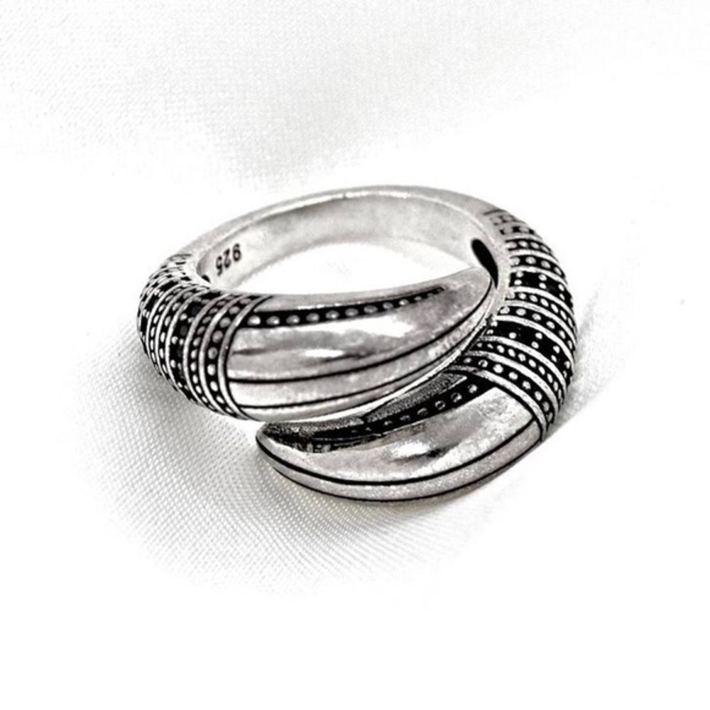 Statement Tusk Ring